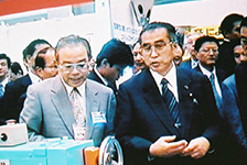 Exhibiting a stripping machine at the SME Techno Fair Then Cabinet Minister Mr. Obuchi, came to our booth as Chiba representative